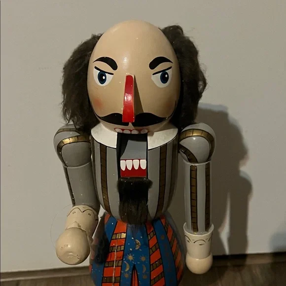 William Shakespeare Nutcracker  wooden Figurine - Picture 3 of 3